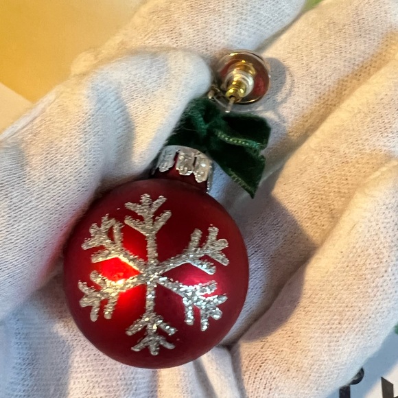 BaubleBar Christmas Velvet Ribbon Bow ornament Dangle Earrings NEW - Picture 4 of 4